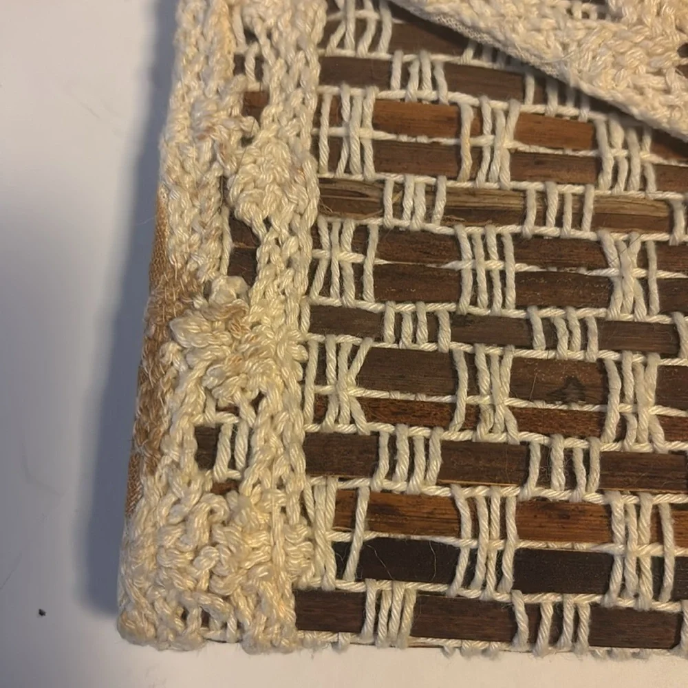 Handcrafted Woven Clutch in Cream and Brown Wood like Weave Design
Delicate ❤️ - Picture 9 of 12
